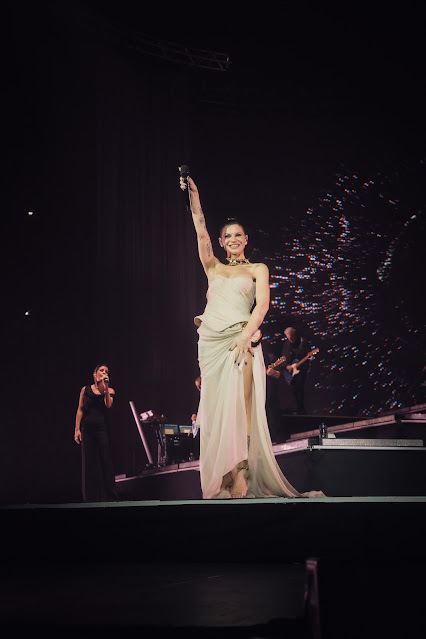 ALESSANDRA AMOROSO: il “Fino a qui Summer Tour 2025” debutterà l’11 giugno alle Terme di Caracalla di Roma!