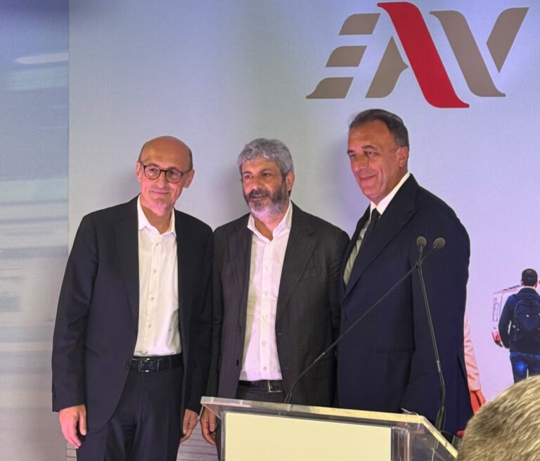 Il treno che può cambiare Napoli: con il nuovo orario EAV la città gioca la carta di turismo, eventi e vivibilità