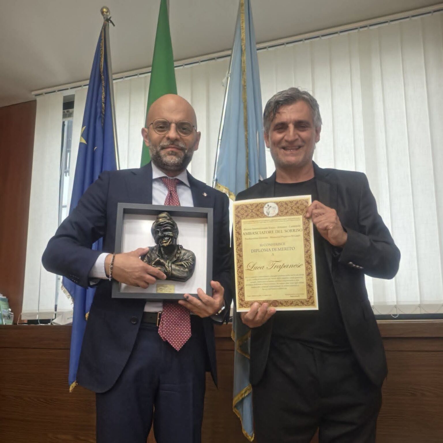 Luca Trapanese premiato dall’Associazione Vesuvius con il Premio Ambasciatore del Sorriso